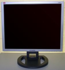 Hyundai L90d 2 Monitor Hyundai L90d+ Front