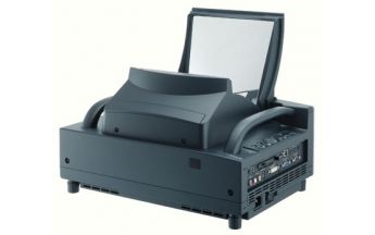 NEC Edu Mount-System projiziert bei extrem kurzer Distanz