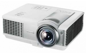 BenQ MP512ST: Beamer bei beengten Platzverhältnissen