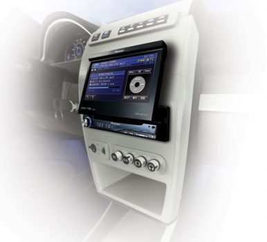 Ausfahrbares Display integriert in die Mittelkonsole eines Autos 