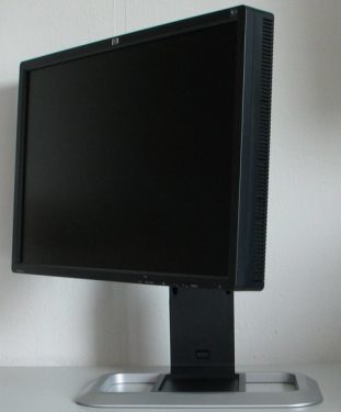 Hp Lp2475w Monitor Hp Lp2475w Gehaeuse Front Geschwenkt
