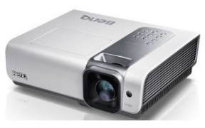 Test BenQ W1000+: Projektor mit vielen Anschlussmöglichkeiten