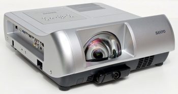 Sanyo Plc Wl2503 Beamer Vorne L