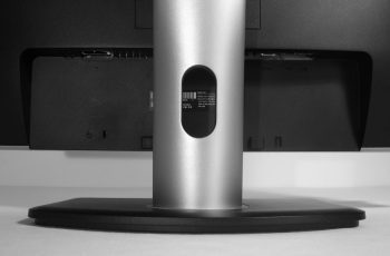 Dell U2412m Monitor Kabelfuehrung1