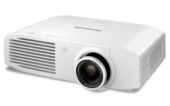 Panasonic PT-AR100U: Newcomer mit automatischer Bildoptimierung