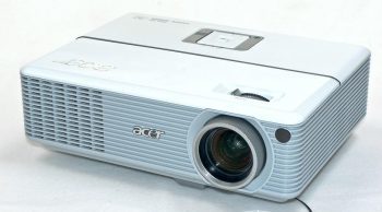 Acer H6500 Beamer Vorne R