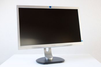 Philips 241p4qryes Monitor IMG 4066Schraegvorn