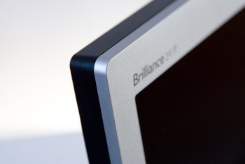 Philips 241p4qryes Monitor IMG 4148Rahmenkante