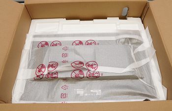Display eingebettet in Styropor
