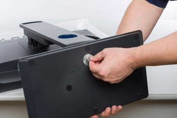 Befestigung per Flügelschraube