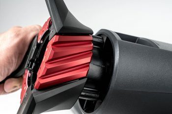 Standfuß wird auf den Arm gesteckt
