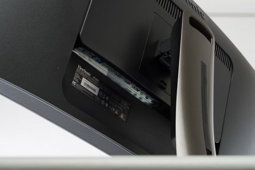 Anschlusspanel des Monitors