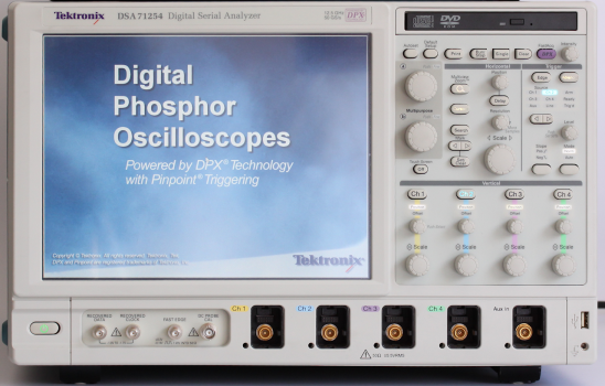 Oszilloskop Tektronix DSA71254 bietet 12,5 GHz Bandbreite