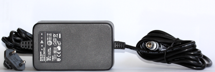 Das Netzteil PS-15-2-L des Fotoempfängers mit LEMO-Stecker