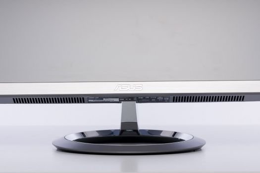 Integrierte Lautsprecher des MZ27AQ mit Audiotechnologie von Harman Kardon