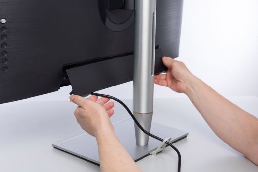 Kabelführung des Monitors am Fuß