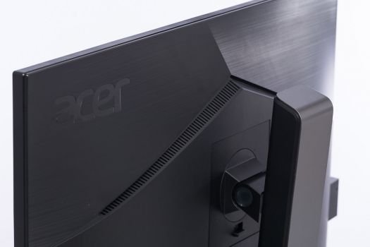 V-förmiger Lüftungsschlitz hinten am Monitorgehäuse