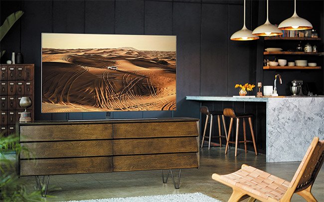 Samsung High-End-TV-Modell in Wohnambiente