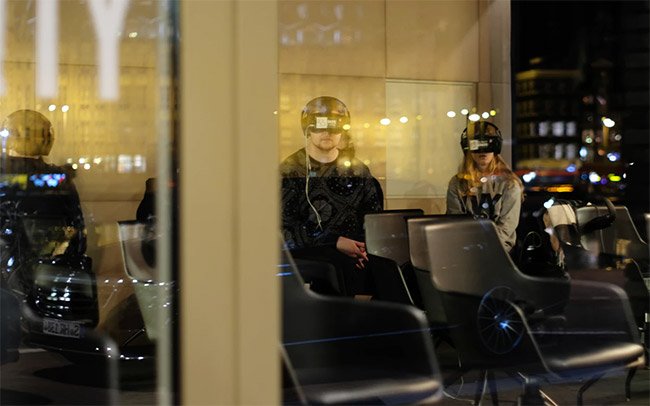 Leute mit VR-Brille