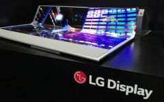 77 Zoll 4K-OLED-Display als transparenter Videovorhang von LG