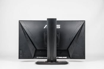 Monitor in der niedrigsten Stellung von hinten