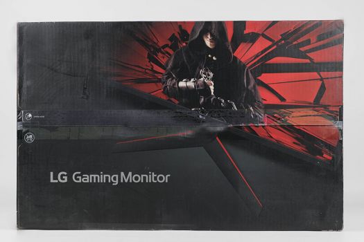 Der matte Motivkarton in dem der LG 27GK750F-B geliefert wird, verfügt über ein kompaktes Maß