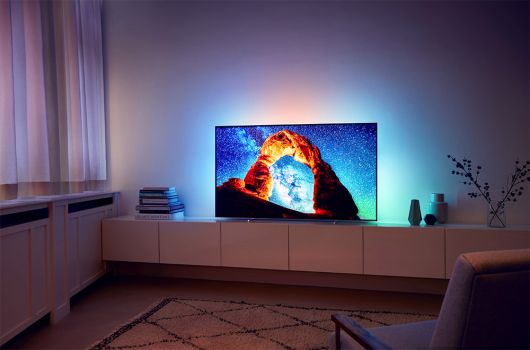 Philips OLED803 Fernseher mit Ambilight (Bild: Philips TV)