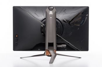 Ansicht des Monitors von hinten in der niedrigsten Stellung