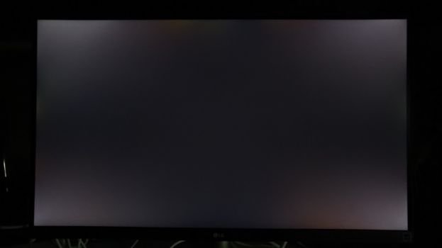 Clouding-Effekt (wird durch die Kamera verstärkt! Ist in der Praxis nicht so stark, wie auf diesem Bild!)