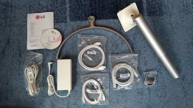 Lieferumfang des LG 27UK850-W