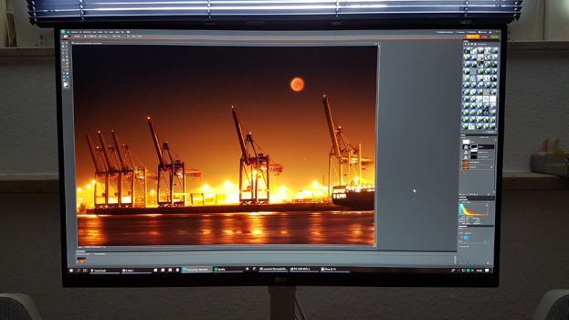 Der Monitor glänzt in der Bildbearbeitung: Satte, realistische Farben und viele Kalibrierungsmöglichkeiten