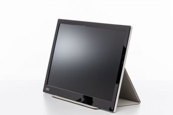 Ansicht des AOC I1601FWUX mit Drehung nach links