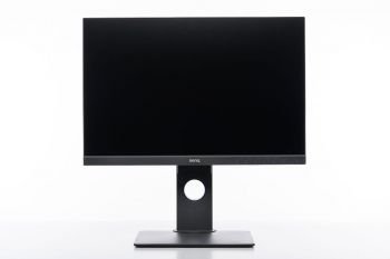 Ansicht des BenQ SW240 von vorn in der höchsten Stellung