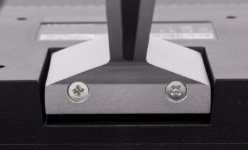 Befestigung des Standbeins am Monitor