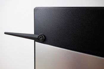 Die Headset-Halterung lässt sich ein- und ausklappen