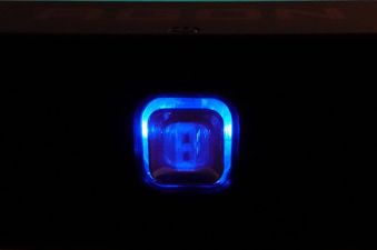 Power-LED leuchtet im Betrieb blau