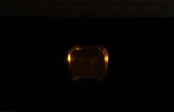 Im Ruhemodus leuchtet die Power-LED orange