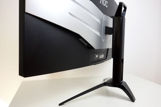 Dreibeiniger Standfuß des AOC AG352UCG6