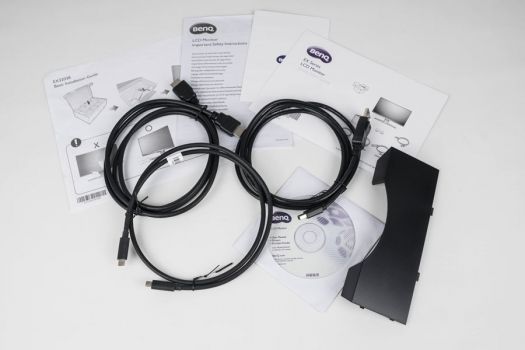 Auch ein USB-C-Kabel ist im Zubehör des BenQ EX3203R enthalten