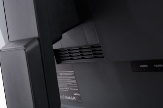 Die Lautsprecher sind auf der Rückseite des Displaygehäuses integriert