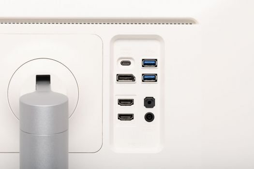 Anschlüsse auf der Rückseite des LG 27UK850-W 