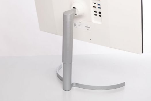 Standbein-Konstruktion des LG 27UK850-W ist etwas kopflastig