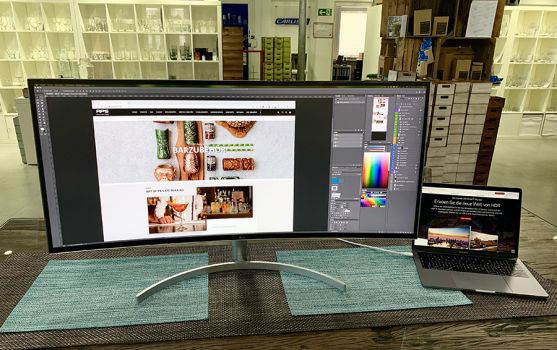 Ein tolles Zuhause für das MacBook inkl. Ladestation und USB-Hub. Alles mit nur einem Kabel!