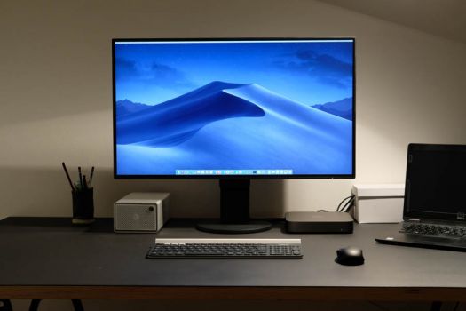 Arbeitsplatz mit zwei Rechnern