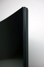 Schmales Gehäuse mit Hochglanz-Umrahmung des LG 34GK950G-B 