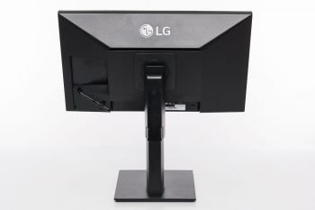 LG 24CK550W-3A Ansicht hinten in der höchsten Stellung