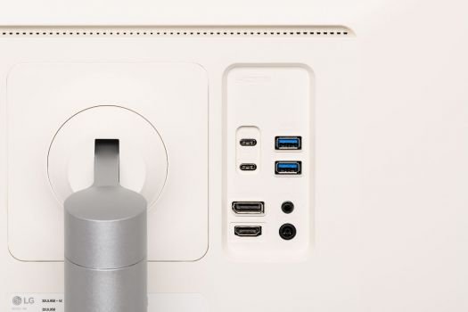 Anschlüsse auf der Displaygehäuserückseite
