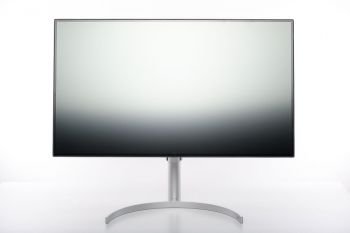 Ansicht des Monitors von vorn in der höchsten Stellung