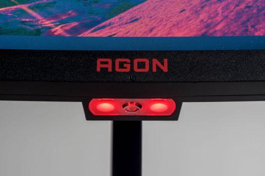 Der Fünf-Wege-Joystick bildet die Bedieneinheit des AOC AG273QCG
