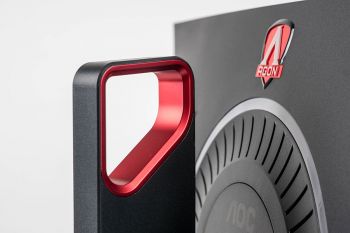 Tragegriff am Monitorarm ist rot ausgekleidet